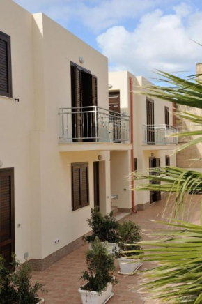 Отель Casa Vacanze Metrosideros  Сан Вито Ло Капо